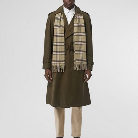 NWT BURBERRY VINTAGE CHECK CASHMERE SCARF - Picture 4 of 7